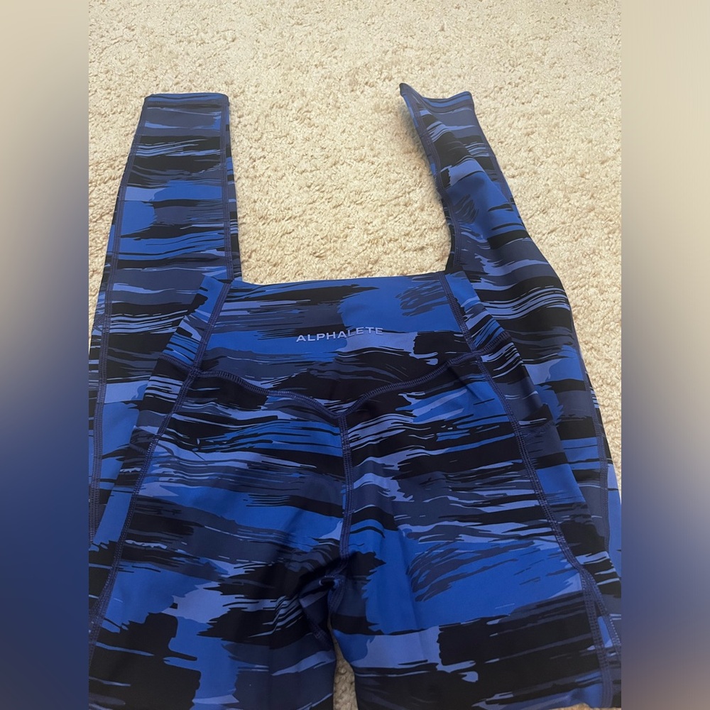 Alphalete surface pocket leggings